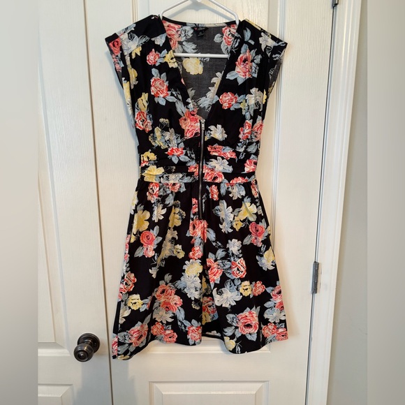 Guess Floral Ruched Mini Dress with Pockets size XS - Picture 1 of 4